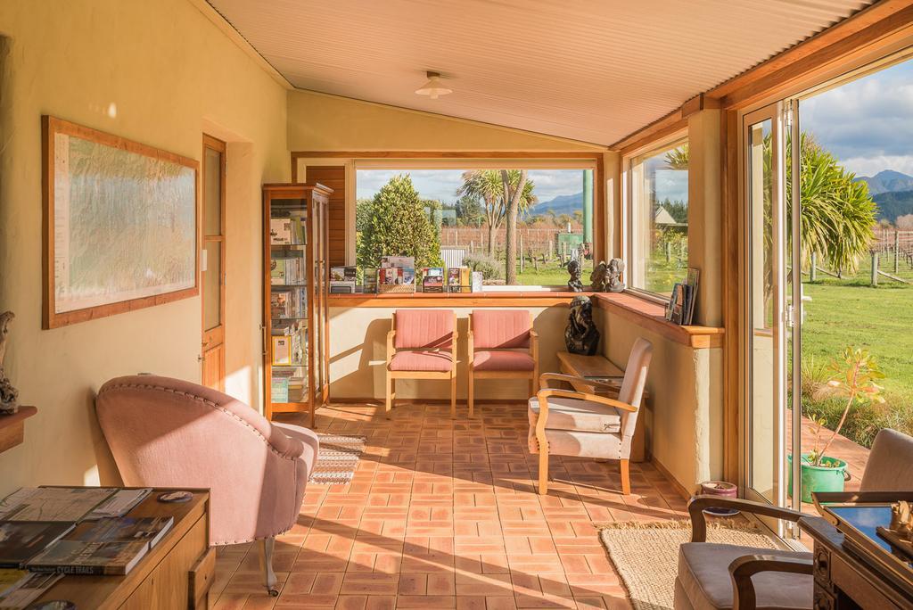 Straw Lodge Vineyard And Boutique Lodging Renwick Exterior photo